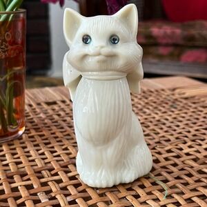 Vintage Avon White Milk Glass Blue Rhinestone Cat Perfume bottle
